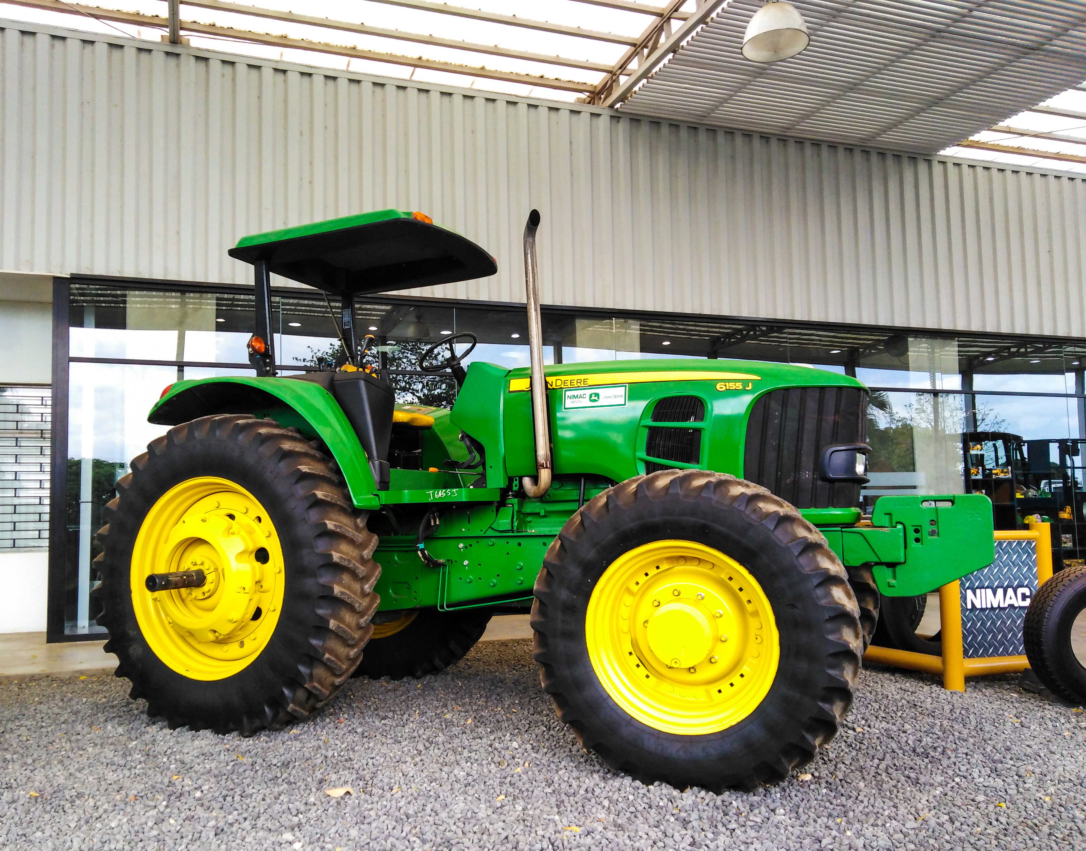 Tractor John Deere 6155J Seminuevo con +/- 950, año 2016, 155 HP