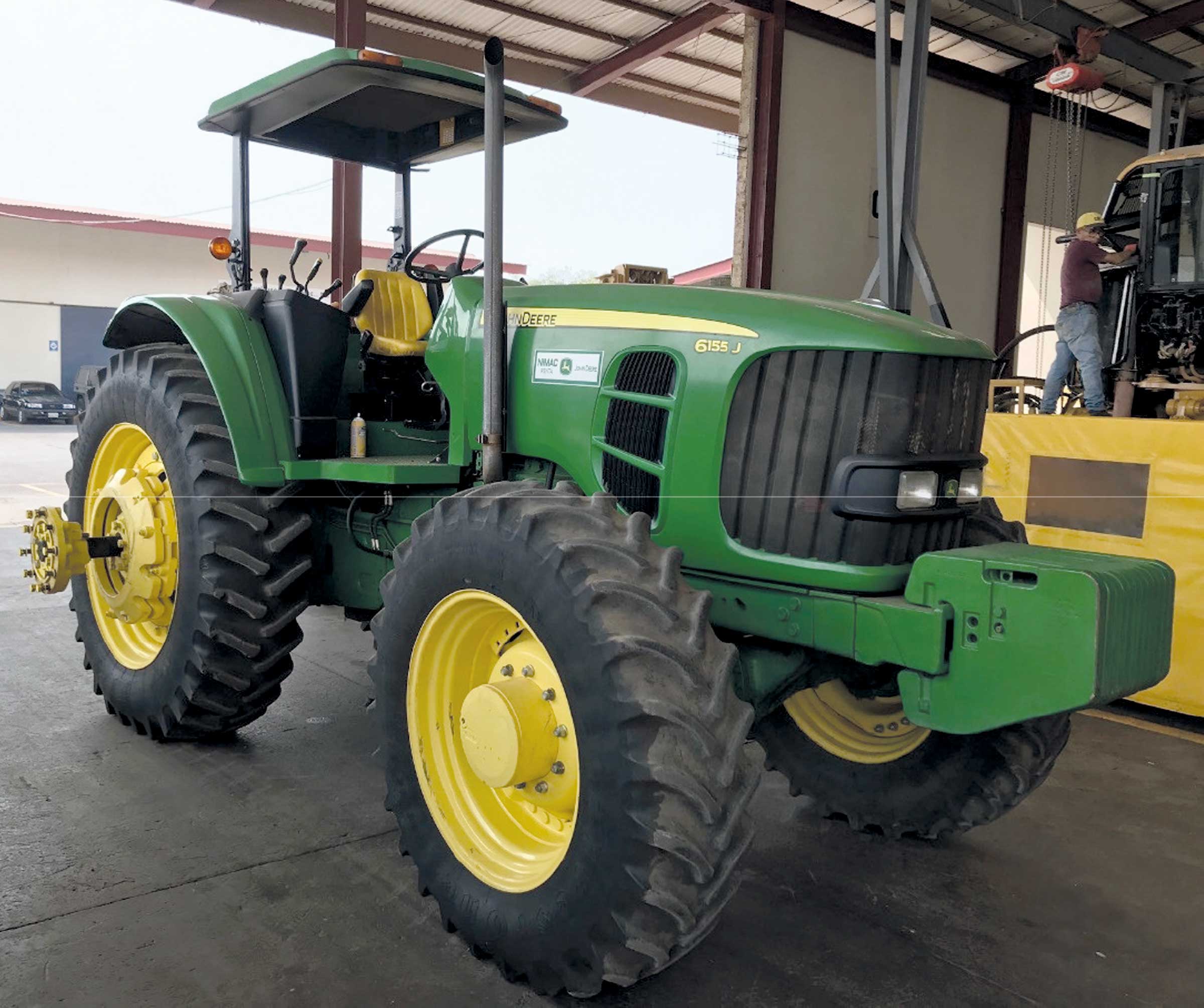 Tractor John Deere 6155J Seminuevo con +/- 1,200, año 2016, 155 HP